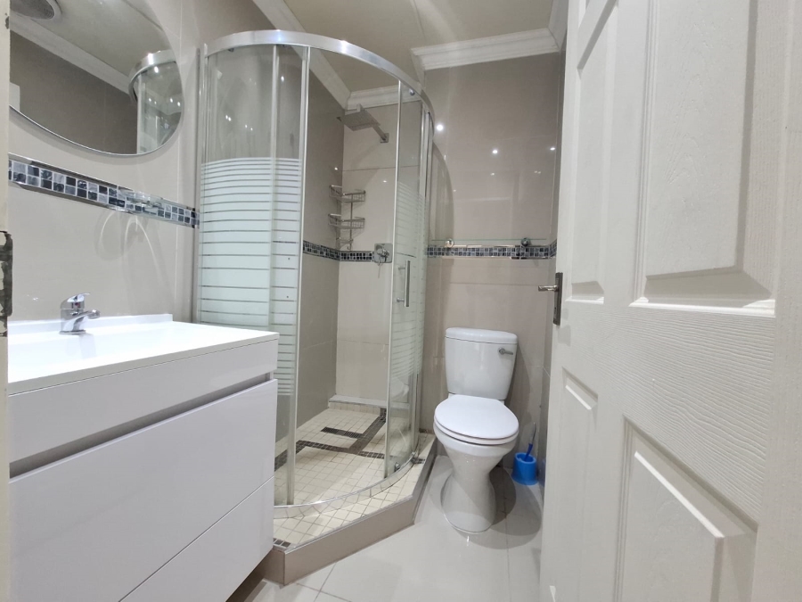1 Bedroom Property for Sale in Essenwood KwaZulu-Natal