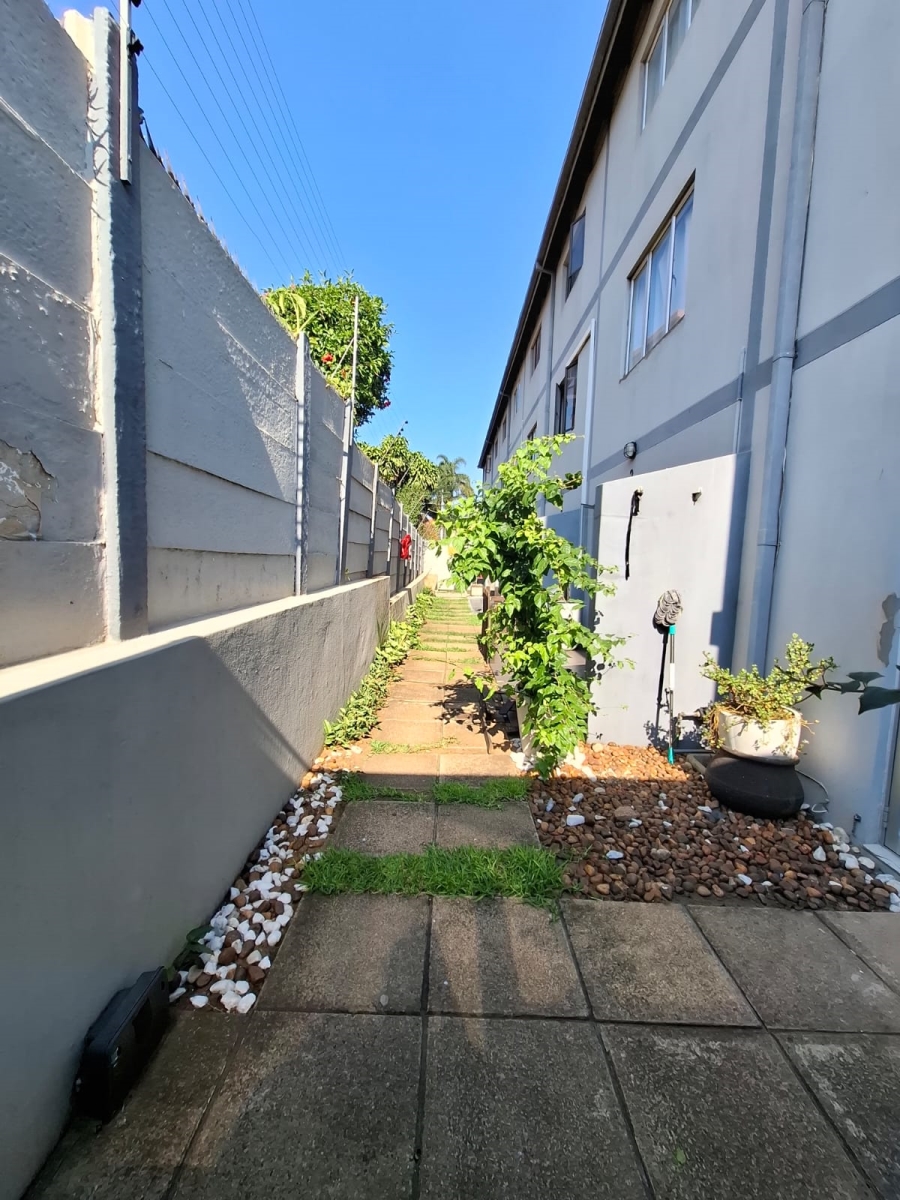1 Bedroom Property for Sale in Essenwood KwaZulu-Natal
