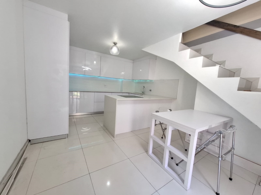 1 Bedroom Property for Sale in Essenwood KwaZulu-Natal
