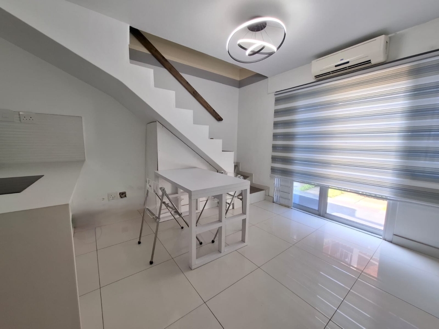 1 Bedroom Property for Sale in Essenwood KwaZulu-Natal