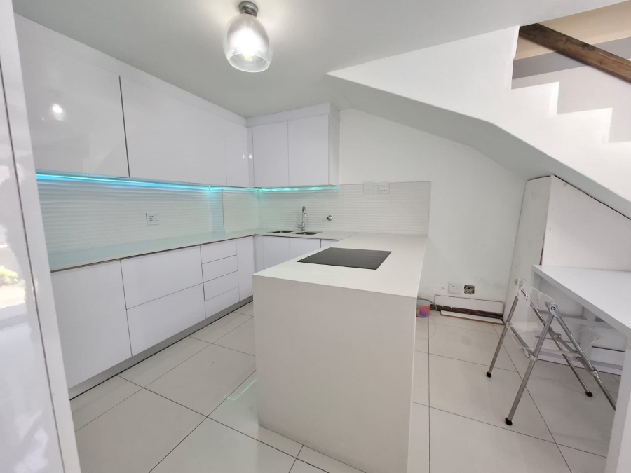 1 Bedroom Property for Sale in Essenwood KwaZulu-Natal