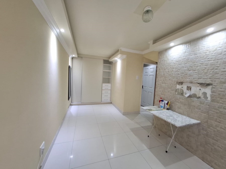 1 Bedroom Property for Sale in Essenwood KwaZulu-Natal