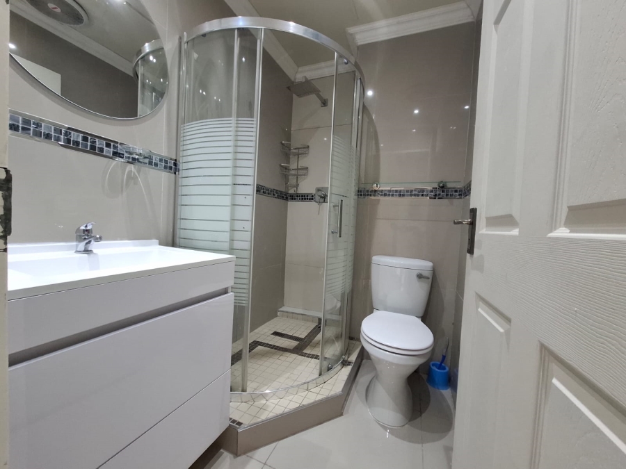 1 Bedroom Property for Sale in Essenwood KwaZulu-Natal