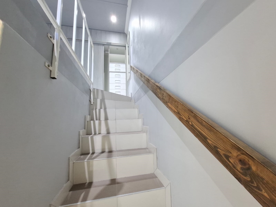 1 Bedroom Property for Sale in Essenwood KwaZulu-Natal