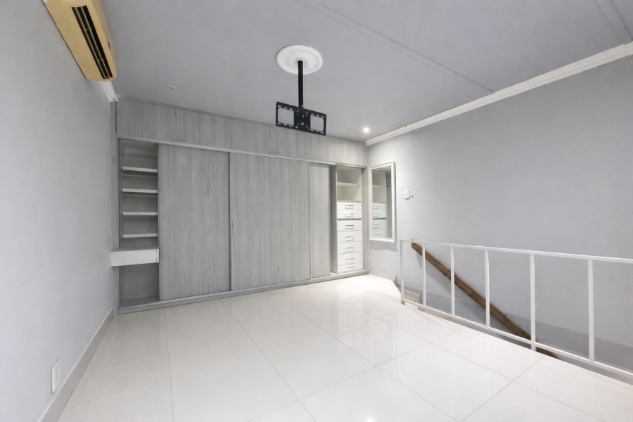 1 Bedroom Property for Sale in Essenwood KwaZulu-Natal