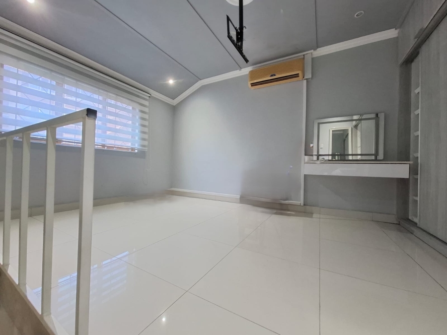 1 Bedroom Property for Sale in Essenwood KwaZulu-Natal