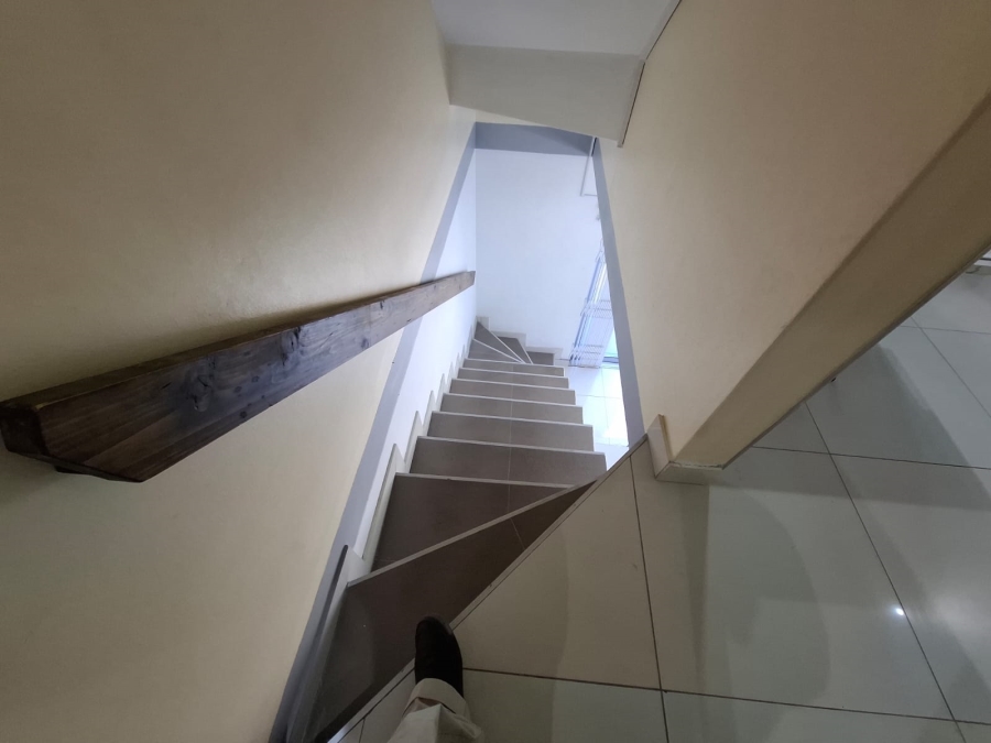 1 Bedroom Property for Sale in Essenwood KwaZulu-Natal