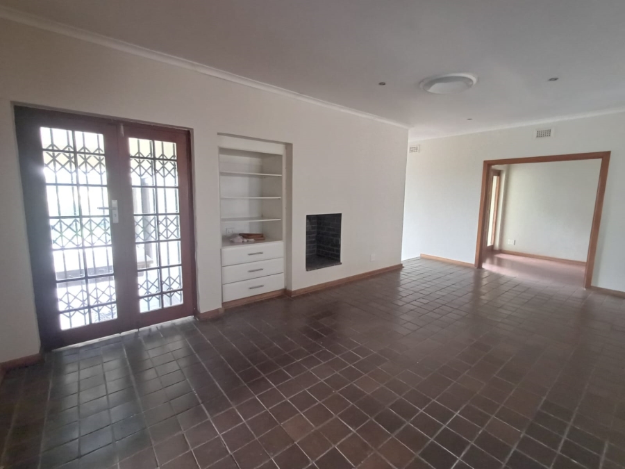 To Let 4 Bedroom Property for Rent in Kloof KwaZulu-Natal