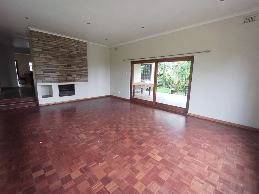 To Let 4 Bedroom Property for Rent in Kloof KwaZulu-Natal