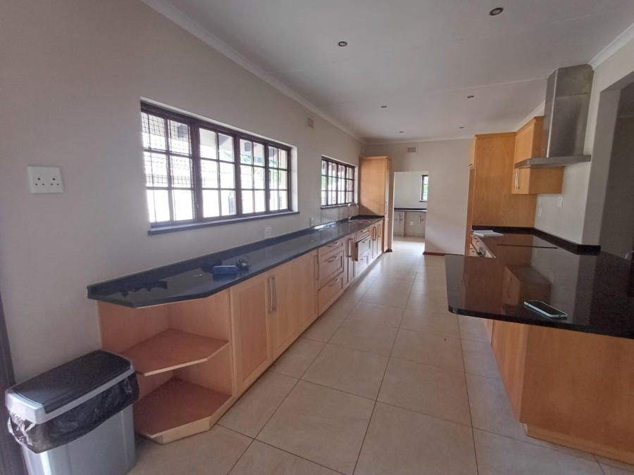 To Let 4 Bedroom Property for Rent in Kloof KwaZulu-Natal
