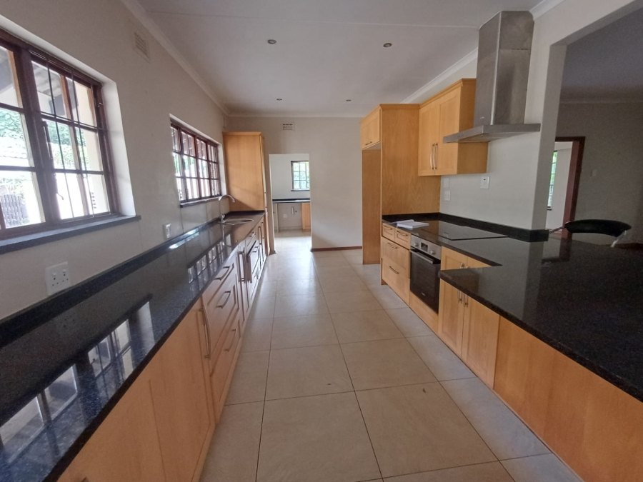 To Let 4 Bedroom Property for Rent in Kloof KwaZulu-Natal
