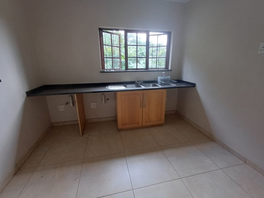 To Let 4 Bedroom Property for Rent in Kloof KwaZulu-Natal