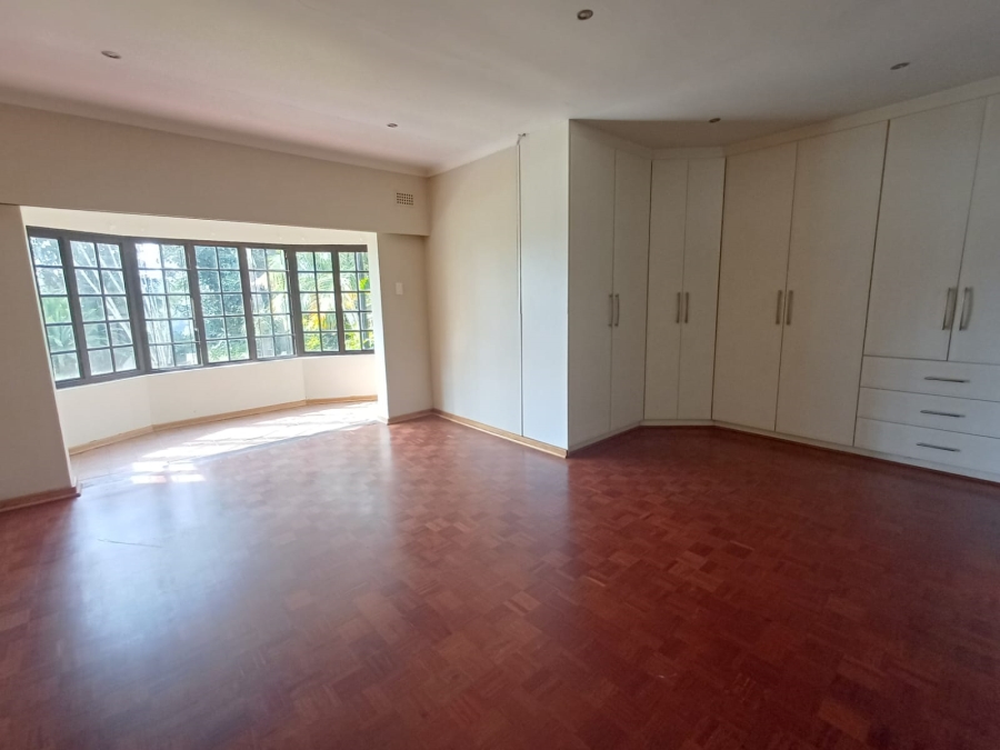 To Let 4 Bedroom Property for Rent in Kloof KwaZulu-Natal