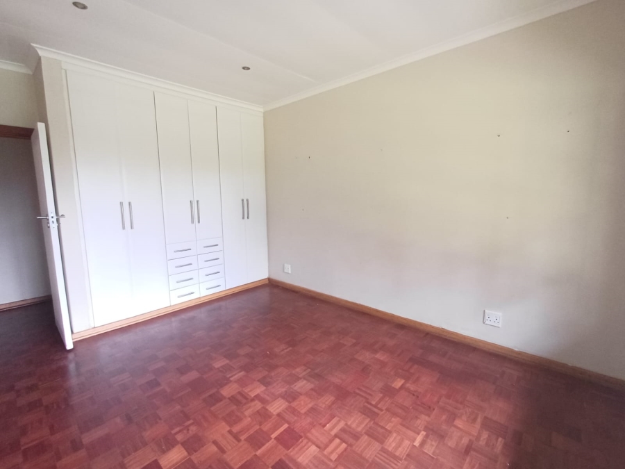 To Let 4 Bedroom Property for Rent in Kloof KwaZulu-Natal