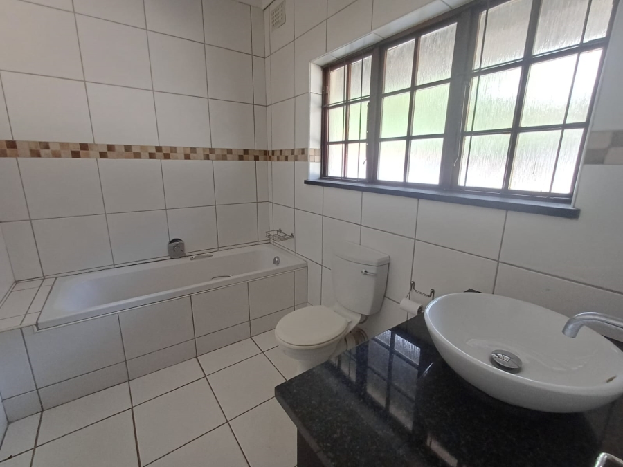 To Let 4 Bedroom Property for Rent in Kloof KwaZulu-Natal
