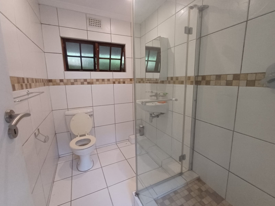 To Let 4 Bedroom Property for Rent in Kloof KwaZulu-Natal