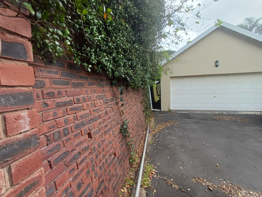 To Let 4 Bedroom Property for Rent in Kloof KwaZulu-Natal
