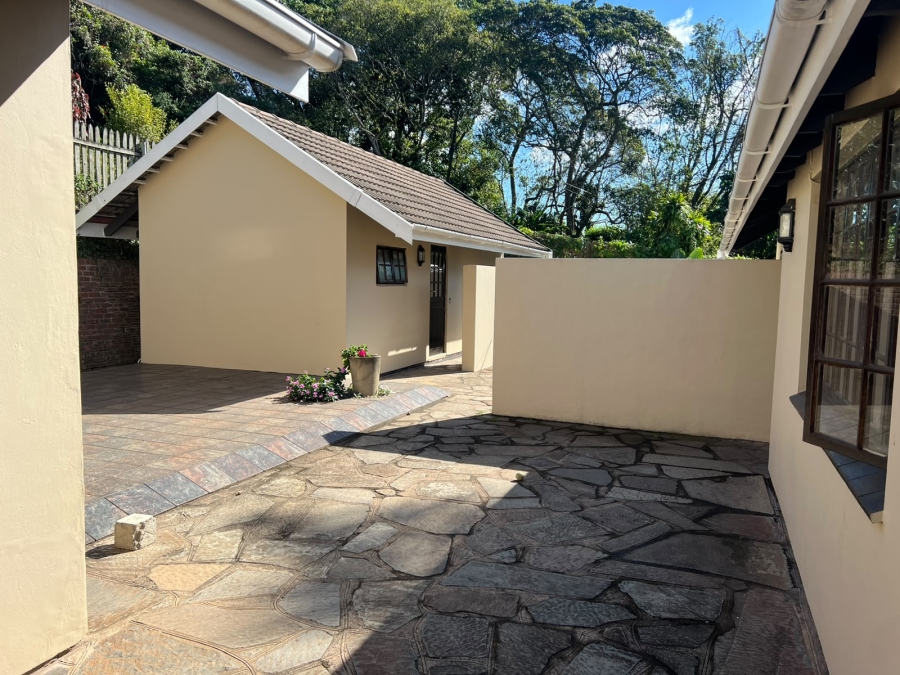 To Let 4 Bedroom Property for Rent in Kloof KwaZulu-Natal