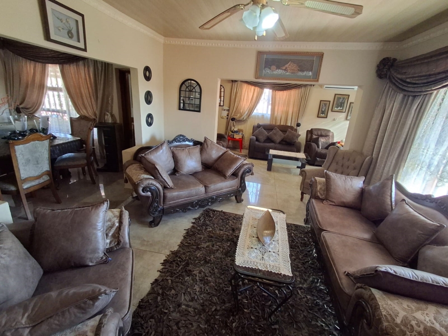 4 Bedroom Property for Sale in Lennoxton KwaZulu-Natal