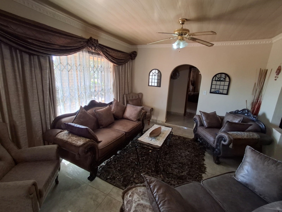 4 Bedroom Property for Sale in Lennoxton KwaZulu-Natal