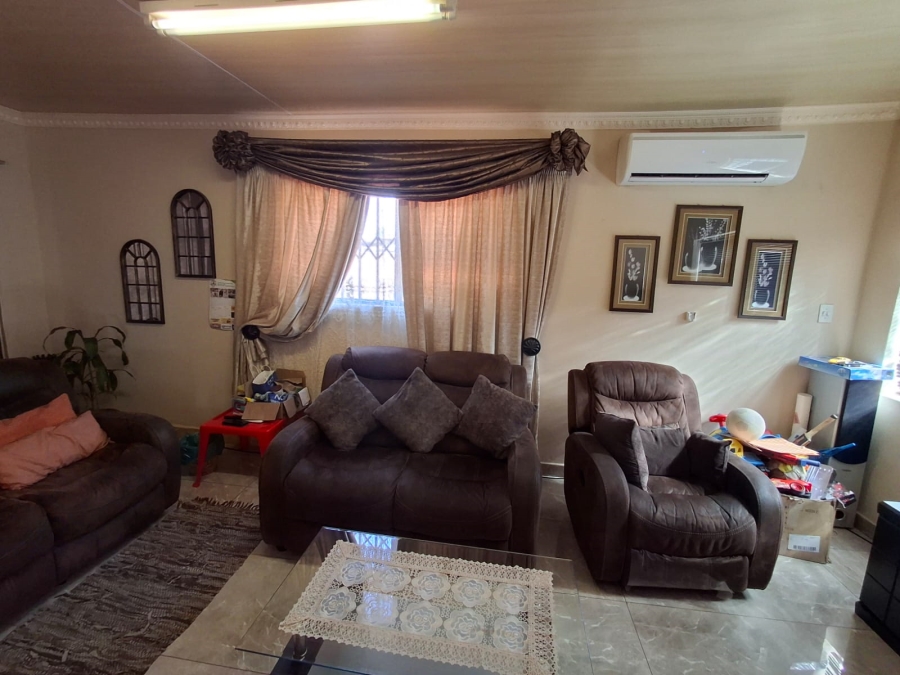 4 Bedroom Property for Sale in Lennoxton KwaZulu-Natal