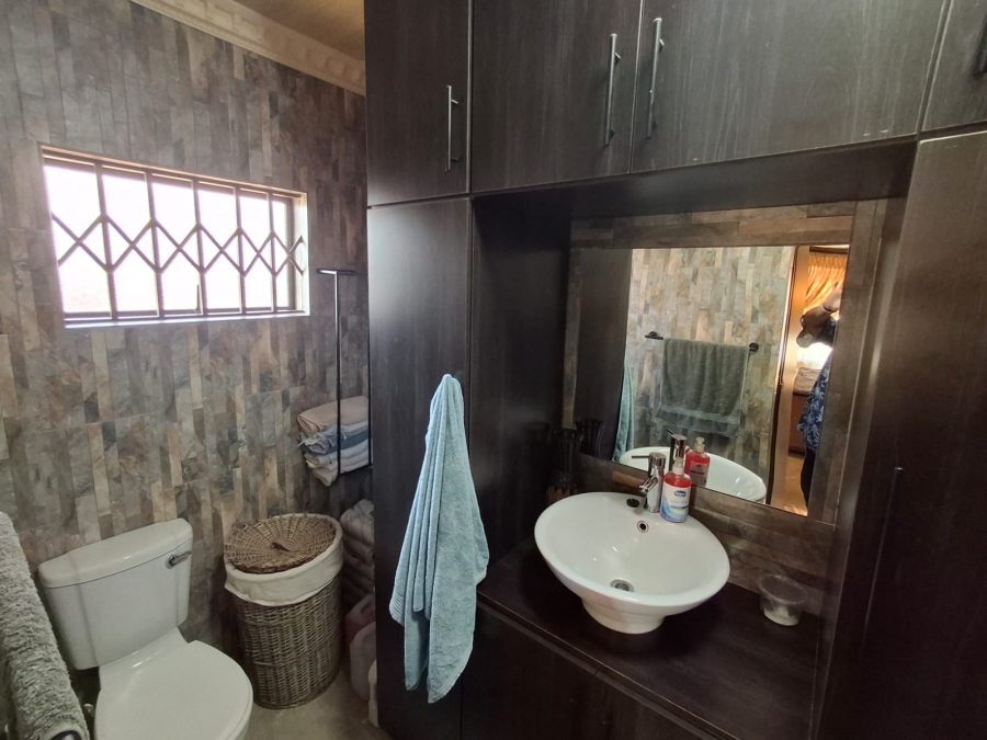 4 Bedroom Property for Sale in Lennoxton KwaZulu-Natal