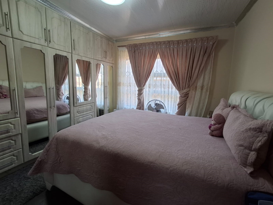 4 Bedroom Property for Sale in Lennoxton KwaZulu-Natal