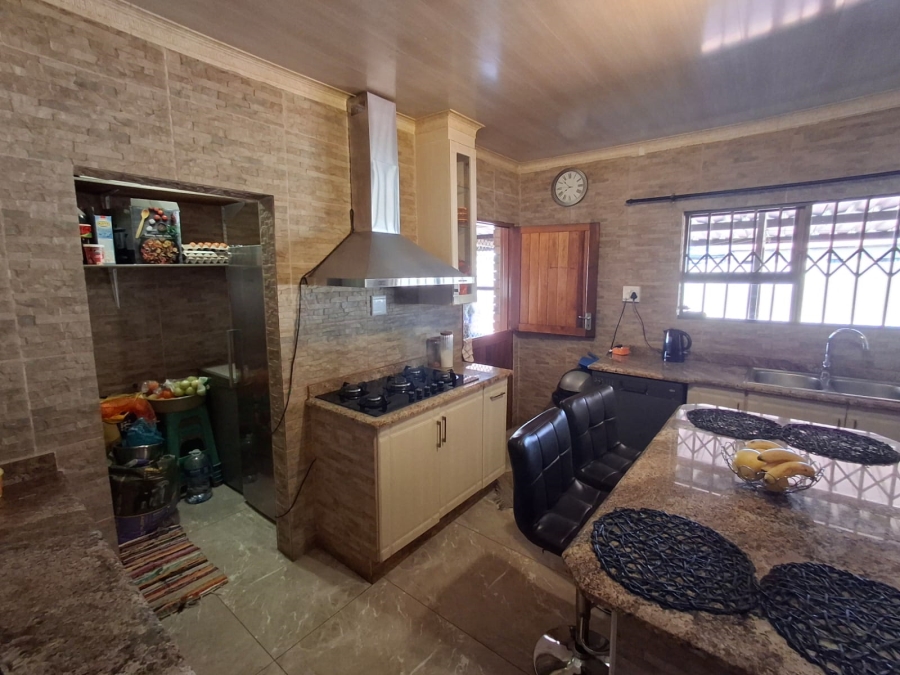 4 Bedroom Property for Sale in Lennoxton KwaZulu-Natal