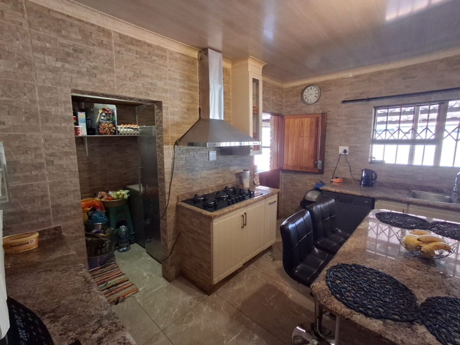 4 Bedroom Property for Sale in Lennoxton KwaZulu-Natal