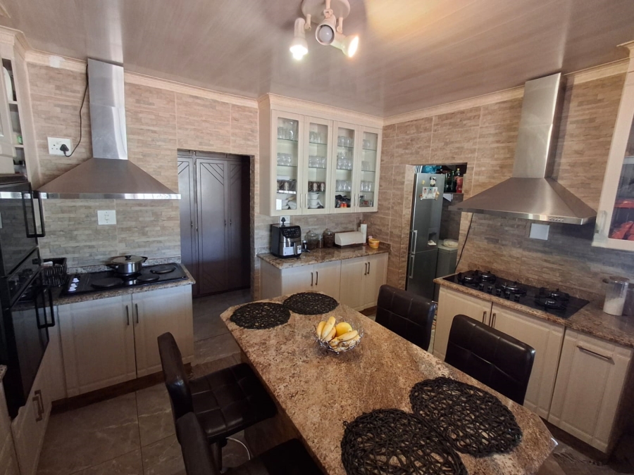 4 Bedroom Property for Sale in Lennoxton KwaZulu-Natal