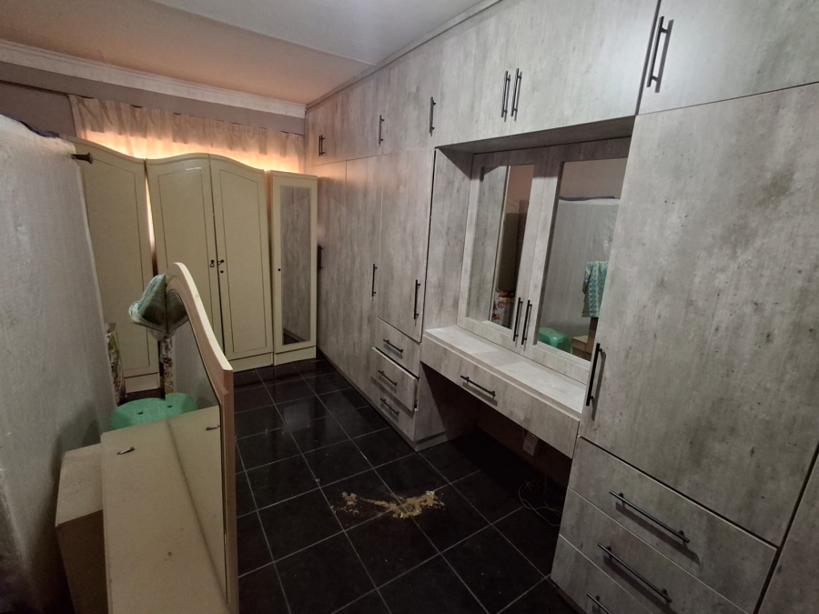 4 Bedroom Property for Sale in Lennoxton KwaZulu-Natal