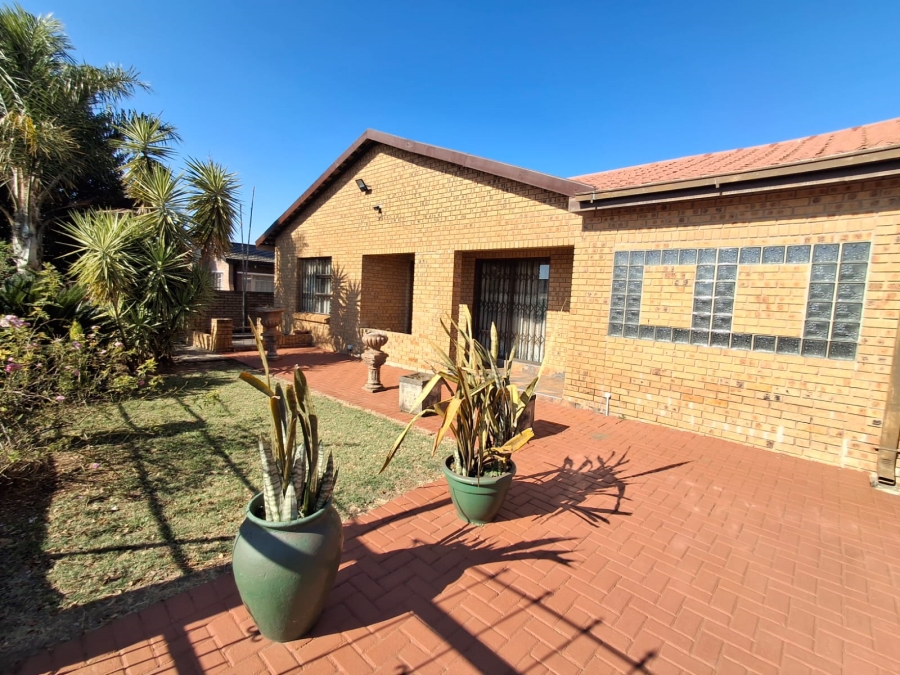 4 Bedroom Property for Sale in Lennoxton KwaZulu-Natal