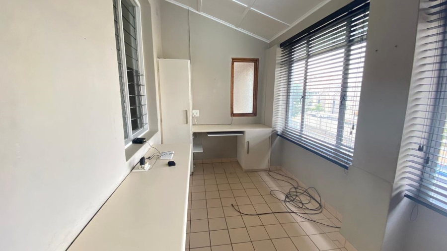 To Let 2 Bedroom Property for Rent in Essenwood KwaZulu-Natal