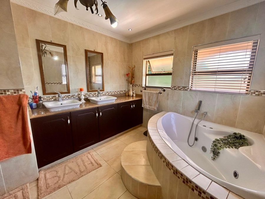 4 Bedroom Property for Sale in Veld En Vlei KwaZulu-Natal