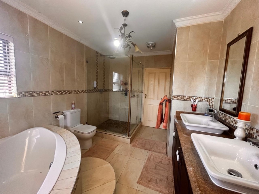 4 Bedroom Property for Sale in Veld En Vlei KwaZulu-Natal