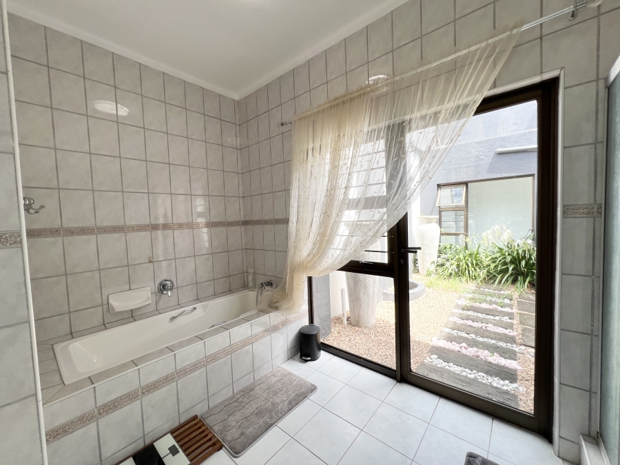 5 Bedroom Property for Sale in Meer En See KwaZulu-Natal