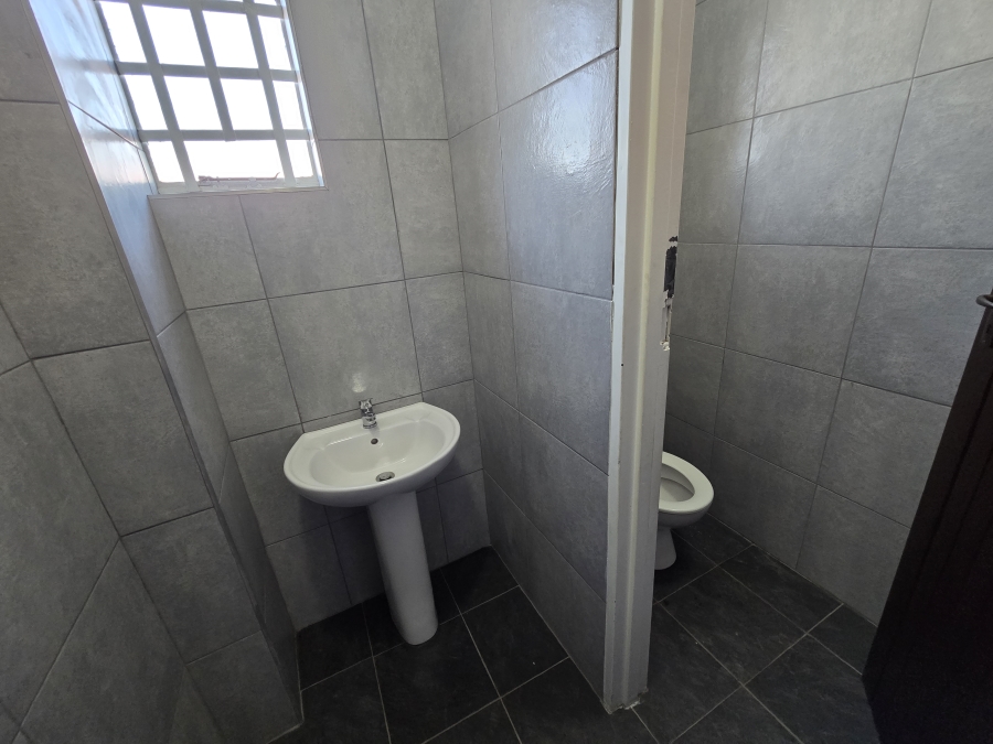 To Let Commercial Property for Rent in New Germany KwaZulu-Natal