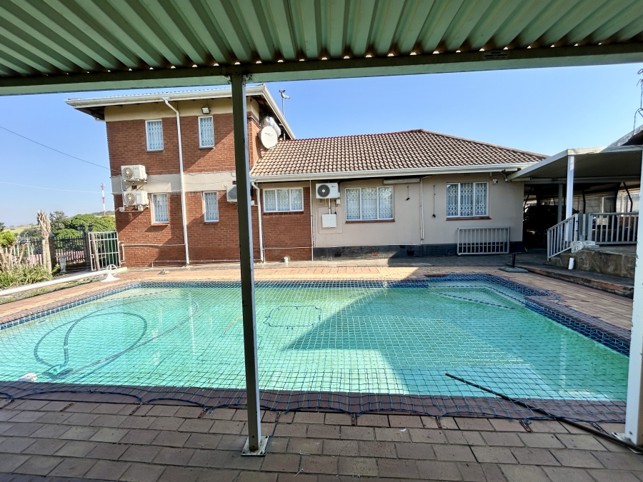 5 Bedroom Property for Sale in Parkside KwaZulu-Natal