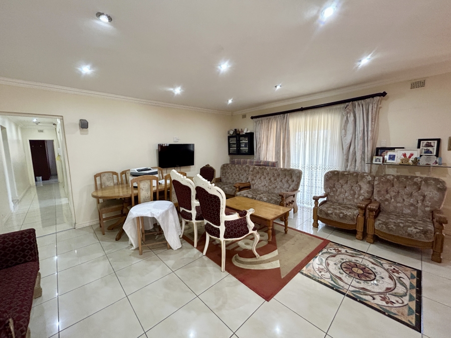 5 Bedroom Property for Sale in Parkside KwaZulu-Natal