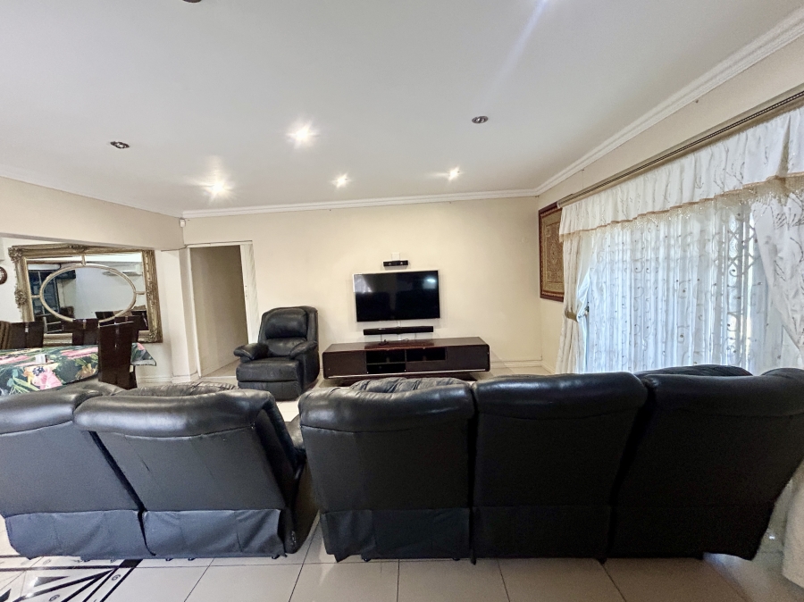 5 Bedroom Property for Sale in Parkside KwaZulu-Natal