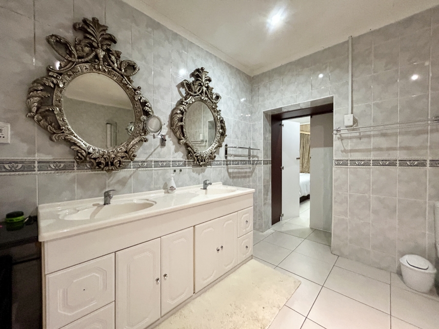 5 Bedroom Property for Sale in Parkside KwaZulu-Natal