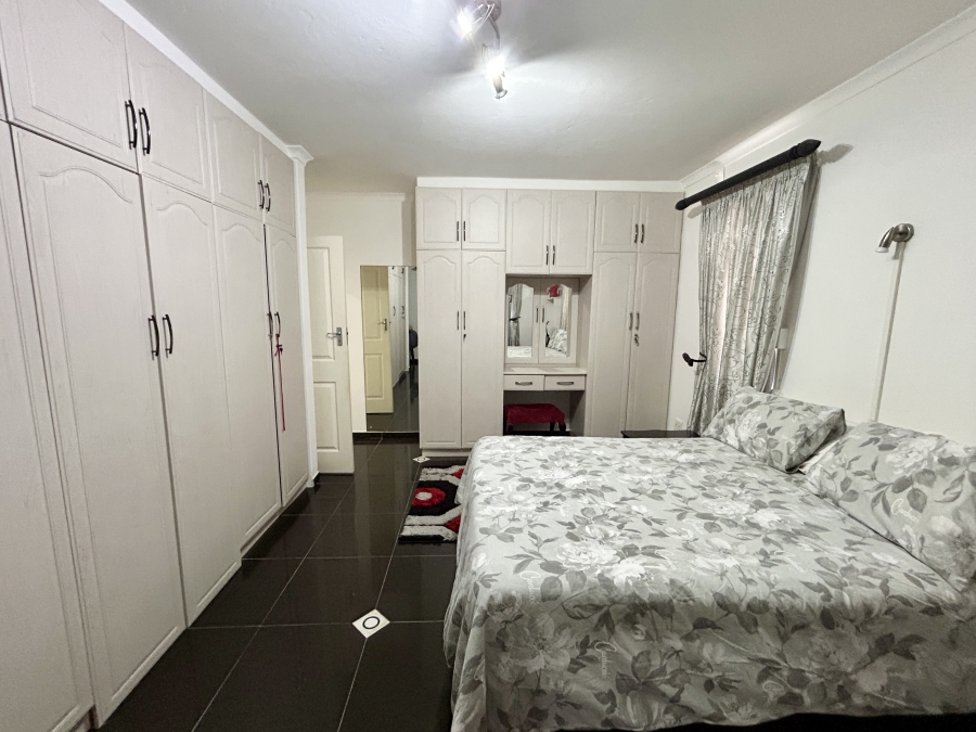 5 Bedroom Property for Sale in Parkside KwaZulu-Natal