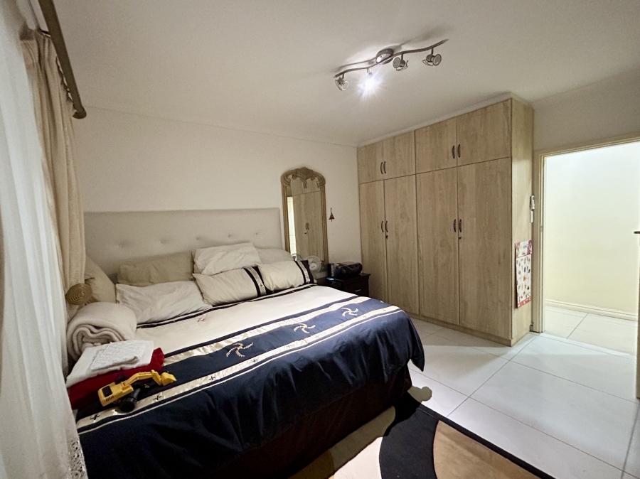 5 Bedroom Property for Sale in Parkside KwaZulu-Natal