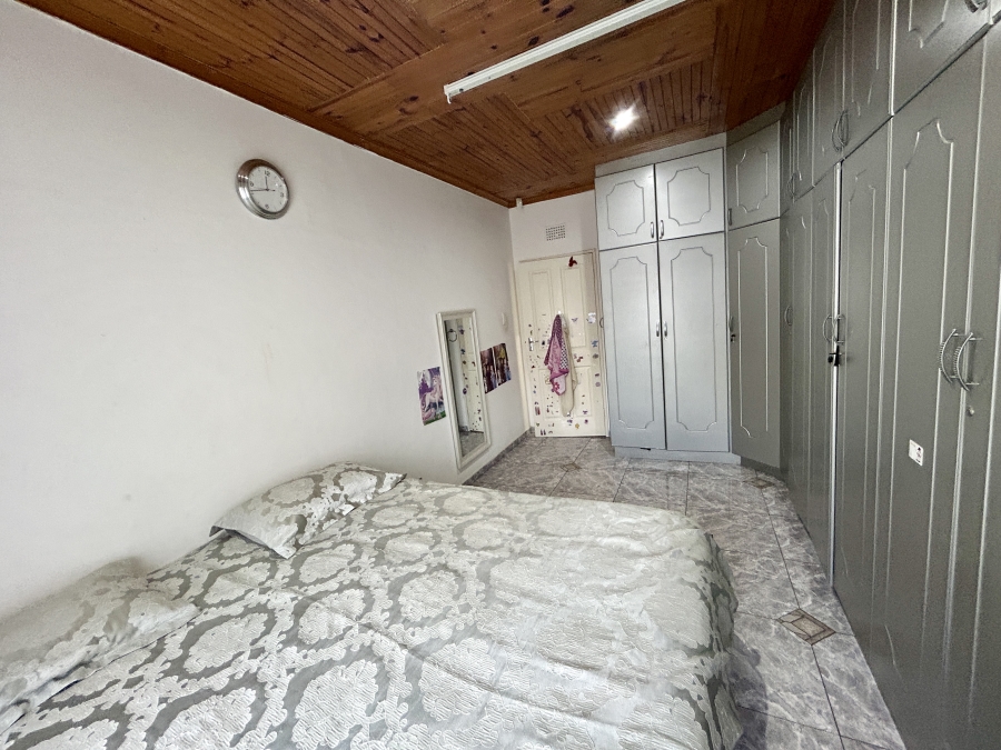 5 Bedroom Property for Sale in Parkside KwaZulu-Natal