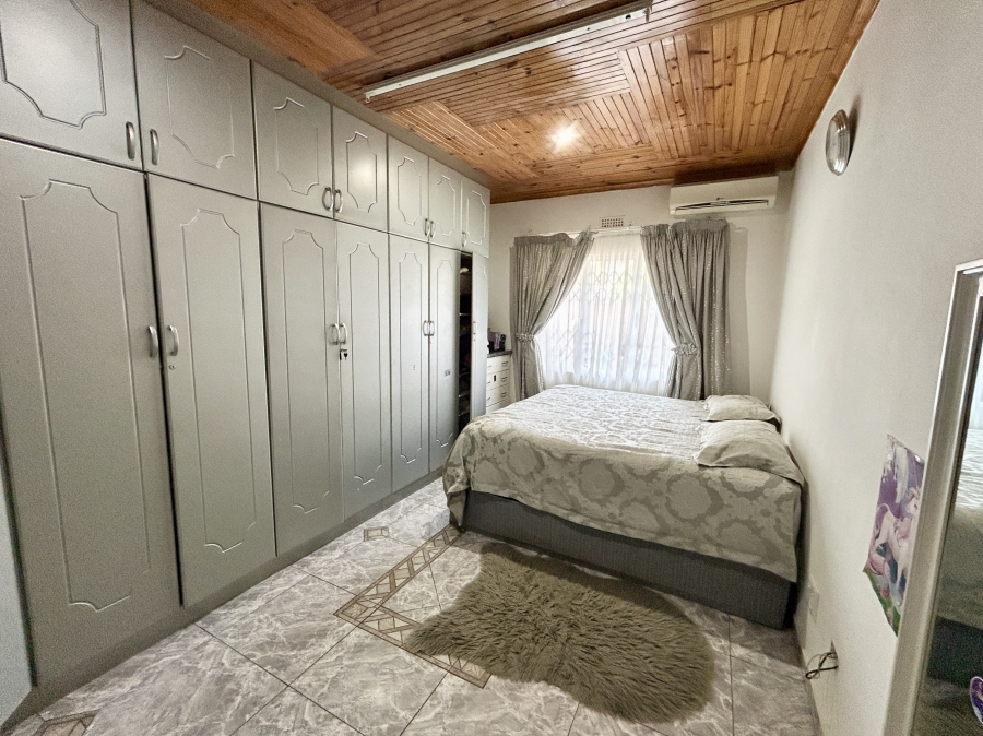 5 Bedroom Property for Sale in Parkside KwaZulu-Natal