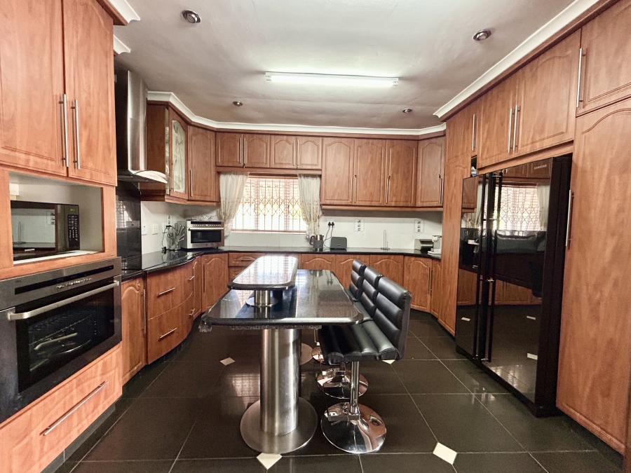 5 Bedroom Property for Sale in Parkside KwaZulu-Natal