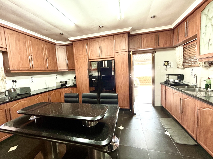 5 Bedroom Property for Sale in Parkside KwaZulu-Natal