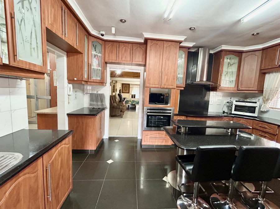 5 Bedroom Property for Sale in Parkside KwaZulu-Natal