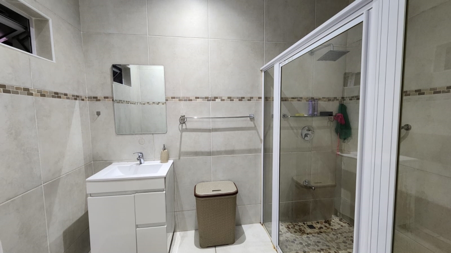 5 Bedroom Property for Sale in Allandale KwaZulu-Natal