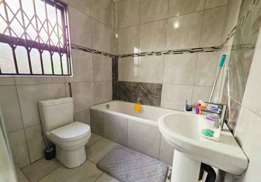4 Bedroom Property for Sale in Carsdale KwaZulu-Natal
